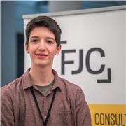 Anglais : conversationnel ou niveau en dessous de bilingue, Math : niveau collège - Lycée